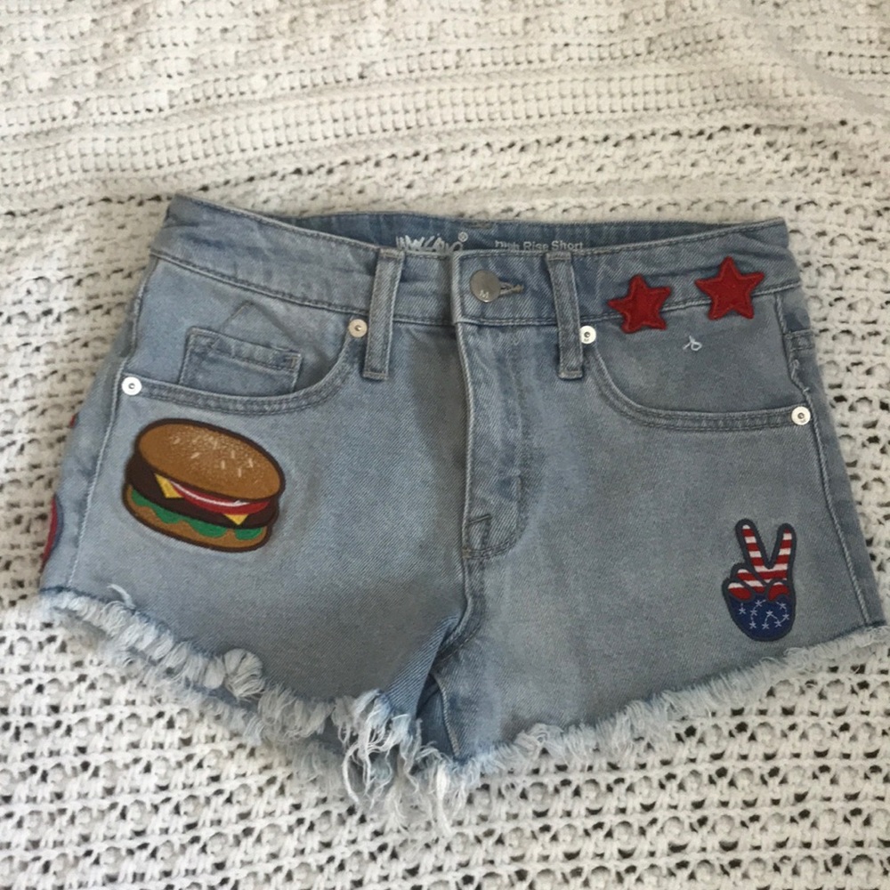 NEVER WORN: High rise jean shorts